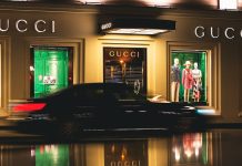 ‘Una pieza esencial en cada guardarropa’: los jóvenes están comprando lujo como nunca antes